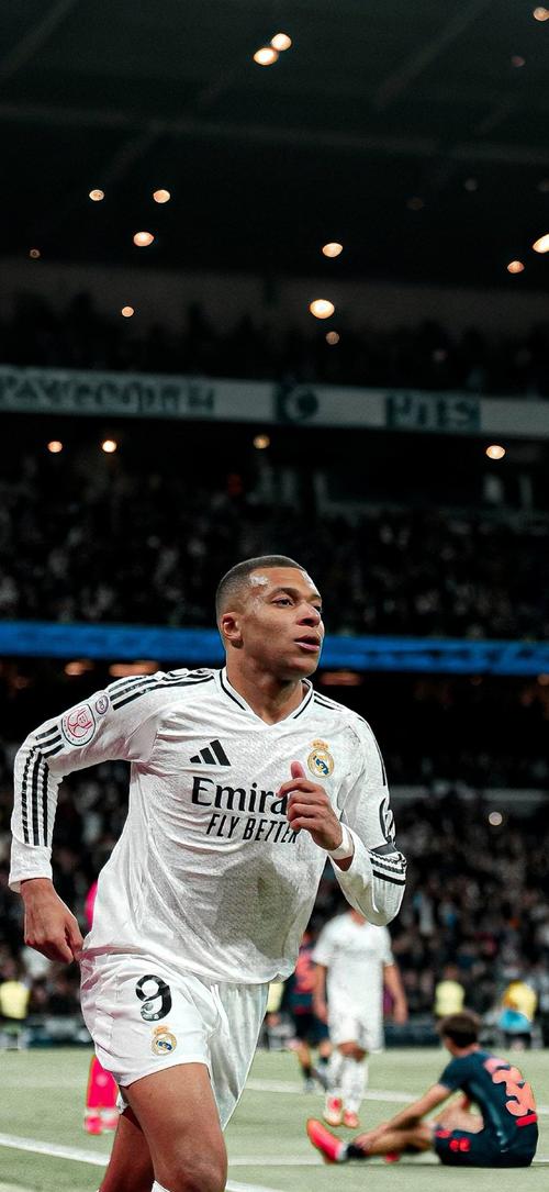 欧冠：巴黎大胜曼联 内马尔建功